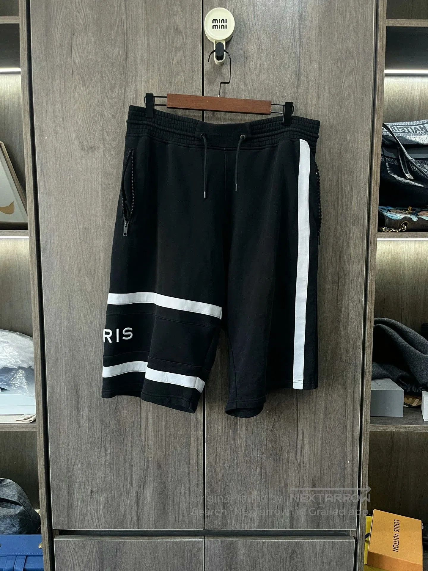 Givenchy Givenchy Embroidered Letter Shorts L. Size US 32 / EU 48 - 1 Thumbnail