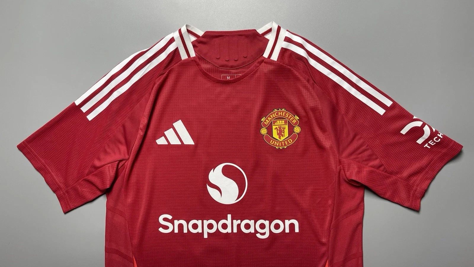 Adidas MAN UNITED ADIDAS 2024/2025 FOOTBALL HOME JERSEY #23 SHAW Size US M / EU 48-50 / 2 - 3 Thumbnail