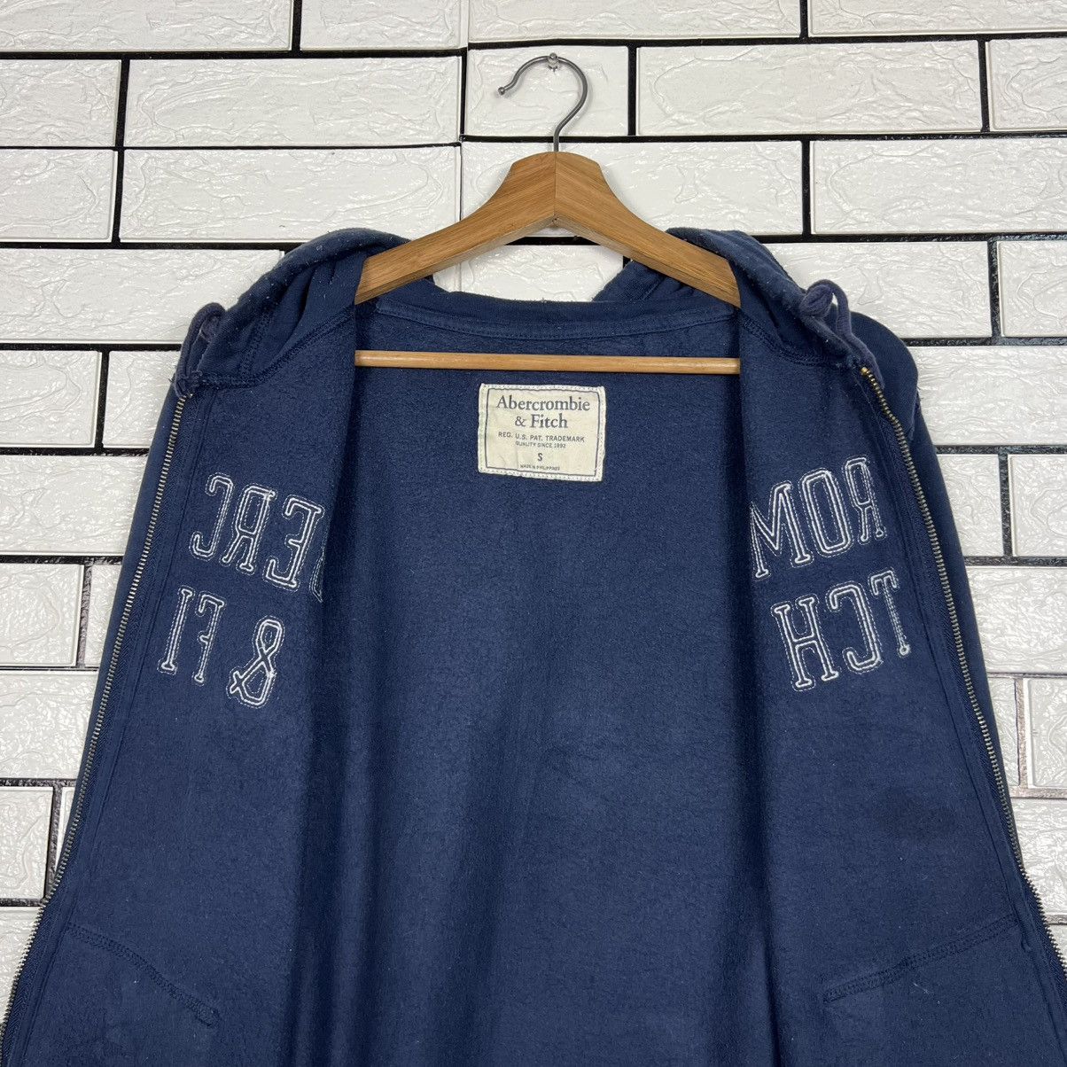 Abercrombie & Fitch ABERCROMBIE & FITCH Big Logo Zipper Hoodies #4186-C191 Size US S / EU 44-46 / 1 - 12 Thumbnail