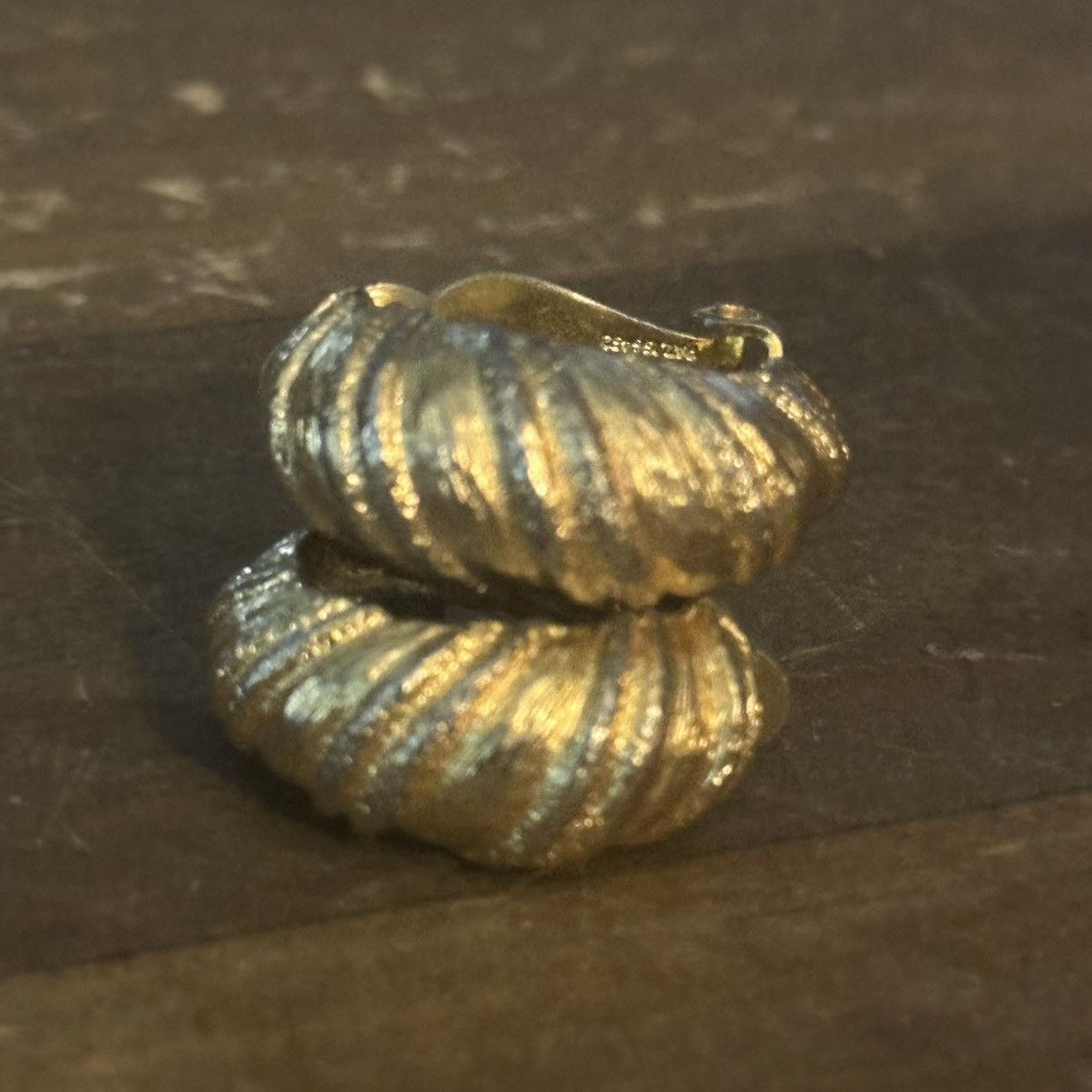 Vintage Vintage Joseph Mazur gold scalloped clip on hoop earrings Size ONE SIZE - 2 Thumbnail