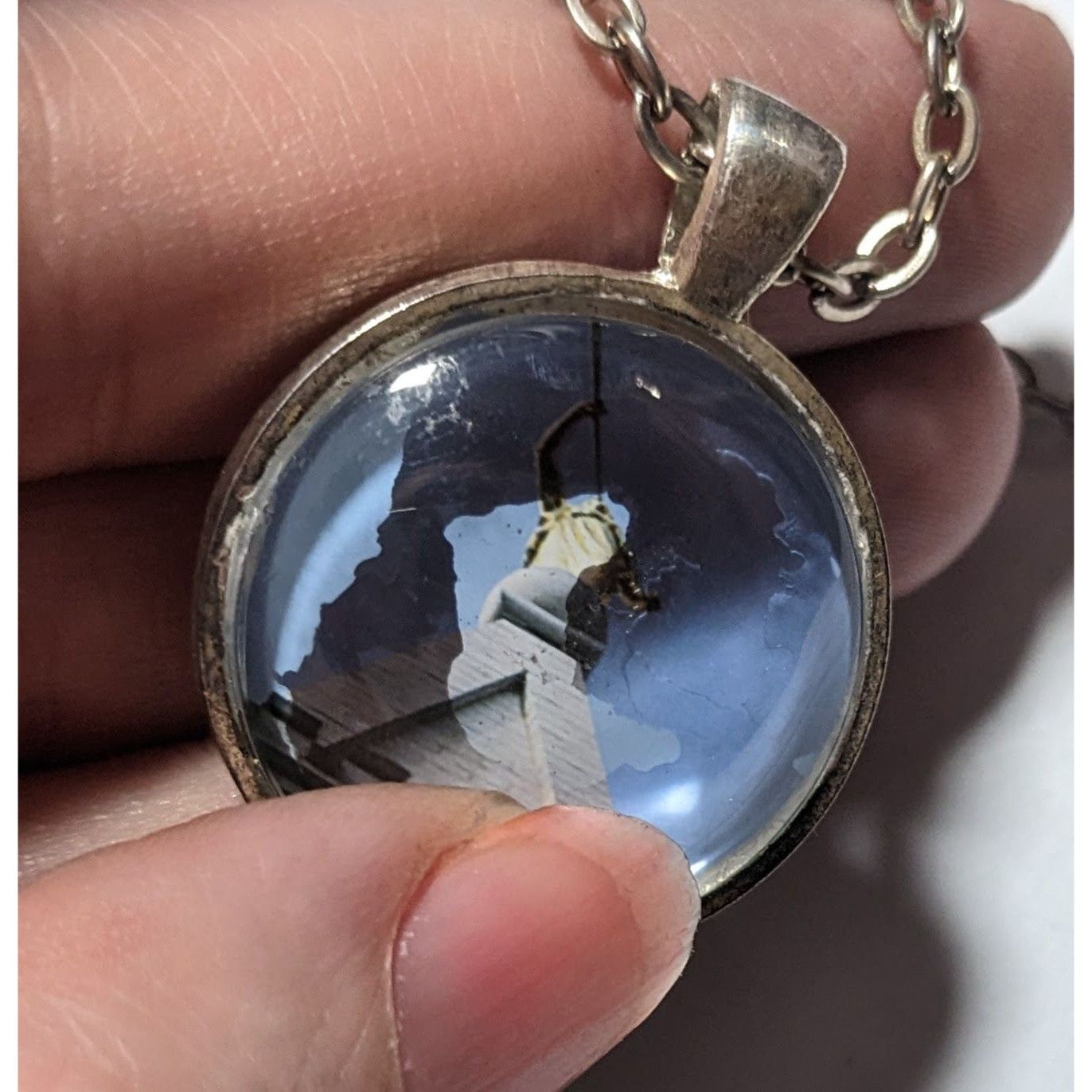 Other Blue And White Statue Photo Pendant Necklace Size ONE SIZE - 10 Thumbnail