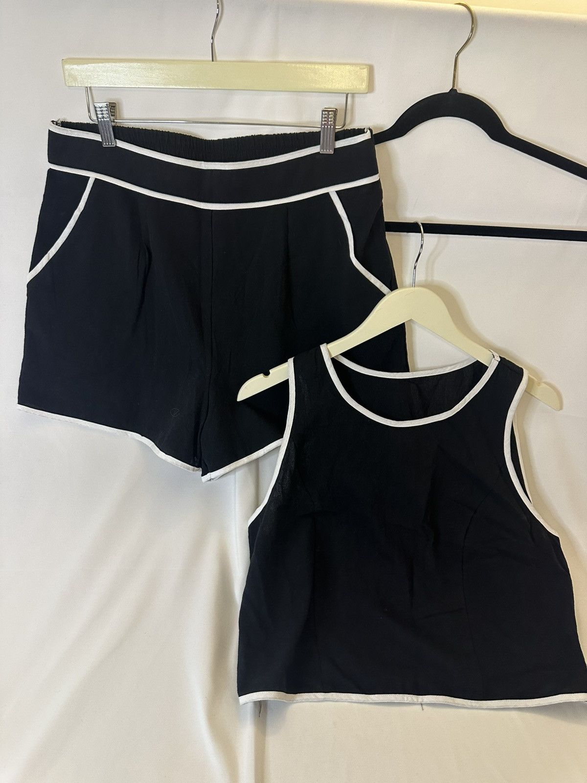 Other Boutique Two Piece Black/White Large Tank And Short Set Size L / US 10 / IT 46 - 1 Thumbnail