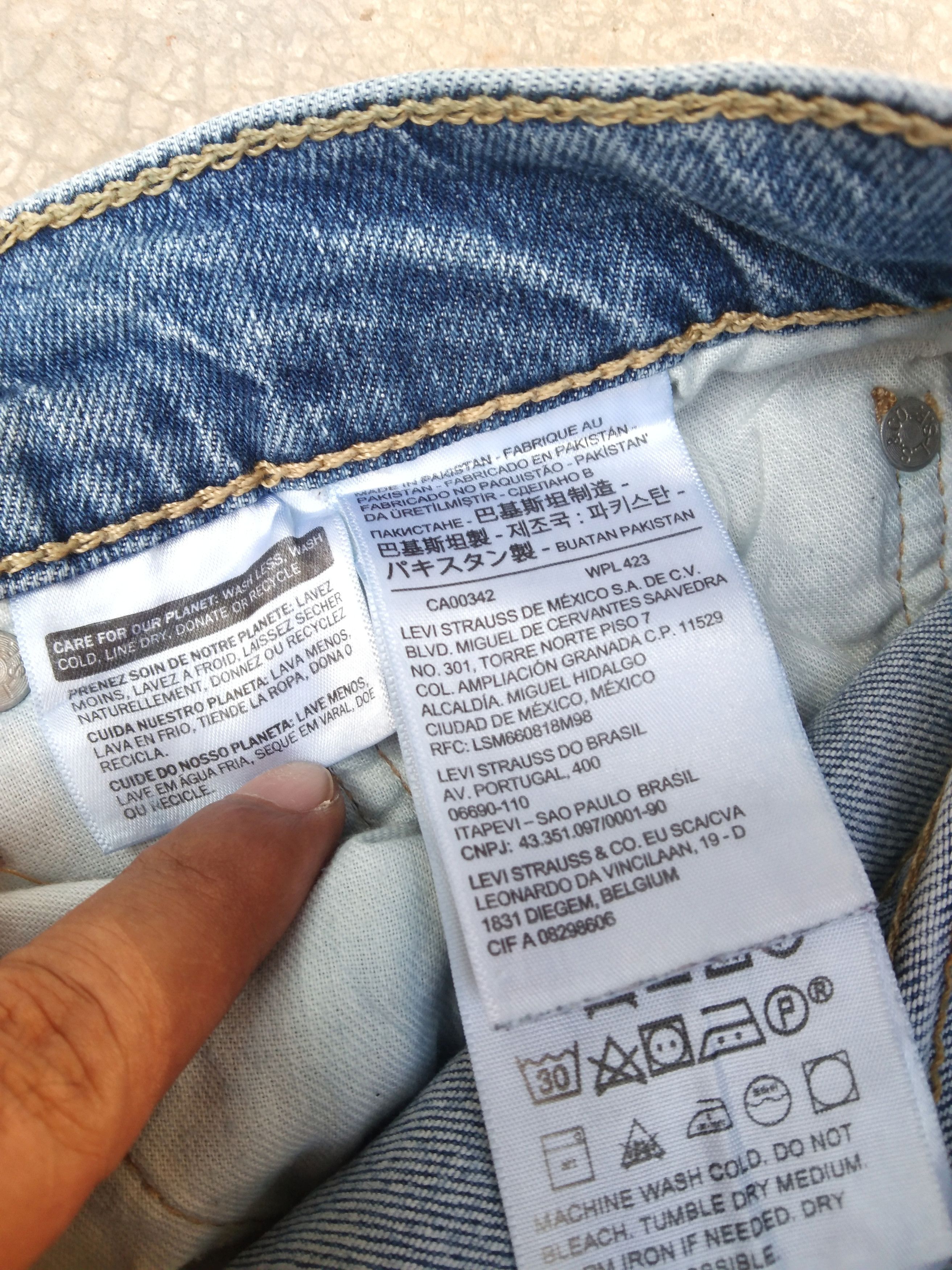 Levi's Vintage Levi's Jeans 511 Distressed Denim 31x32 Size US 31 - 7 Thumbnail