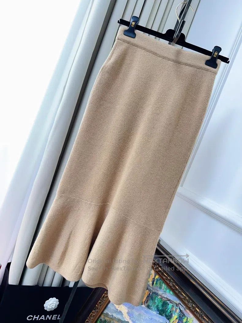 Chanel Chanel 17A light gold fishtail knitted skirt Size 42" / US 20 - 2 Thumbnail
