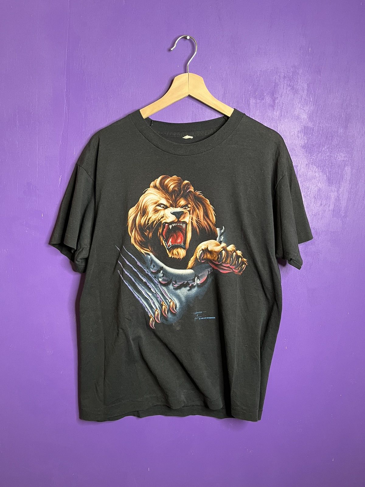 Vintage 1989 Lion scratching animal t-shirt