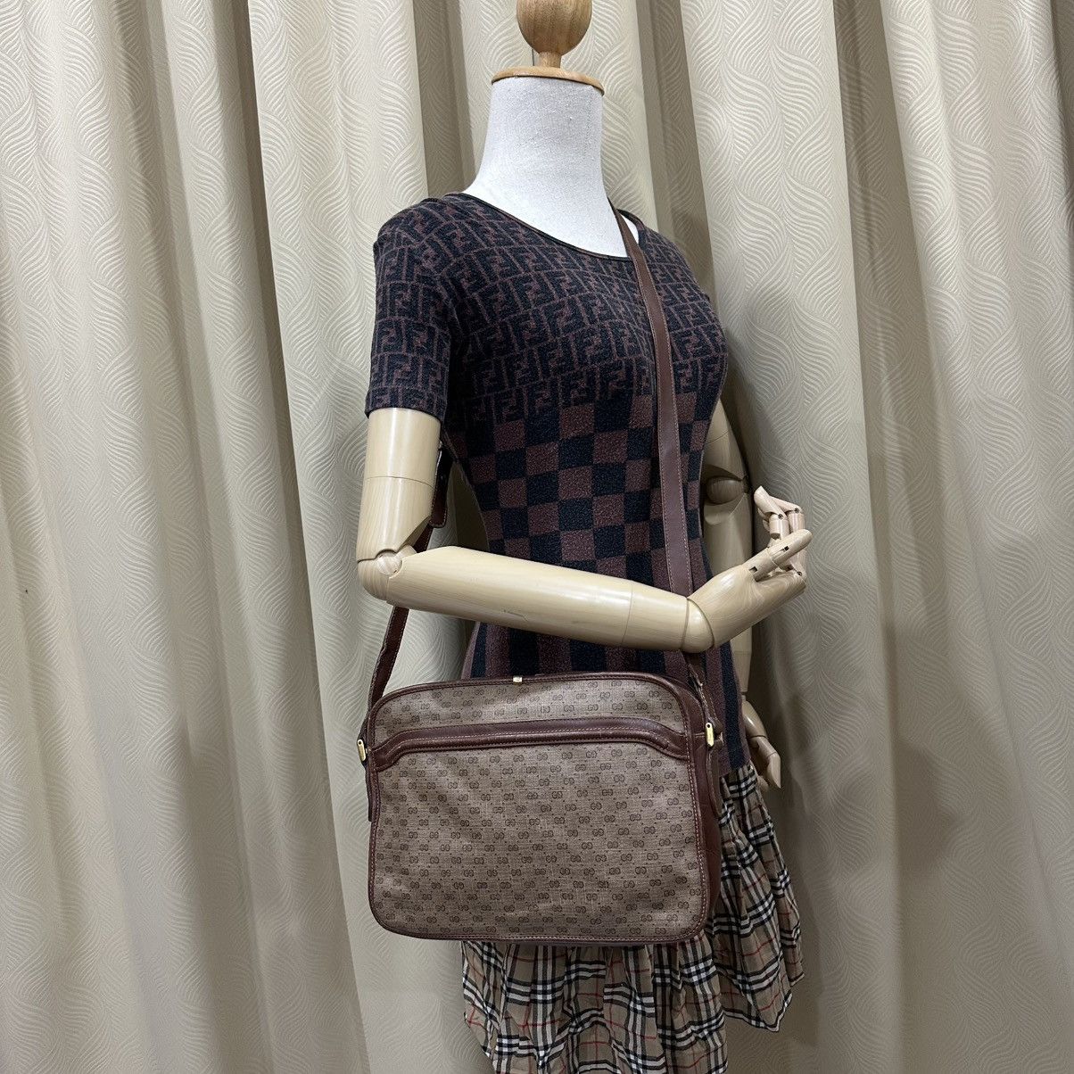 Gucci ‼️YES‼️ VINTAGE GUCCI BOX GG SMALL SHOULDER BAG Size ONE SIZE - 1 Thumbnail