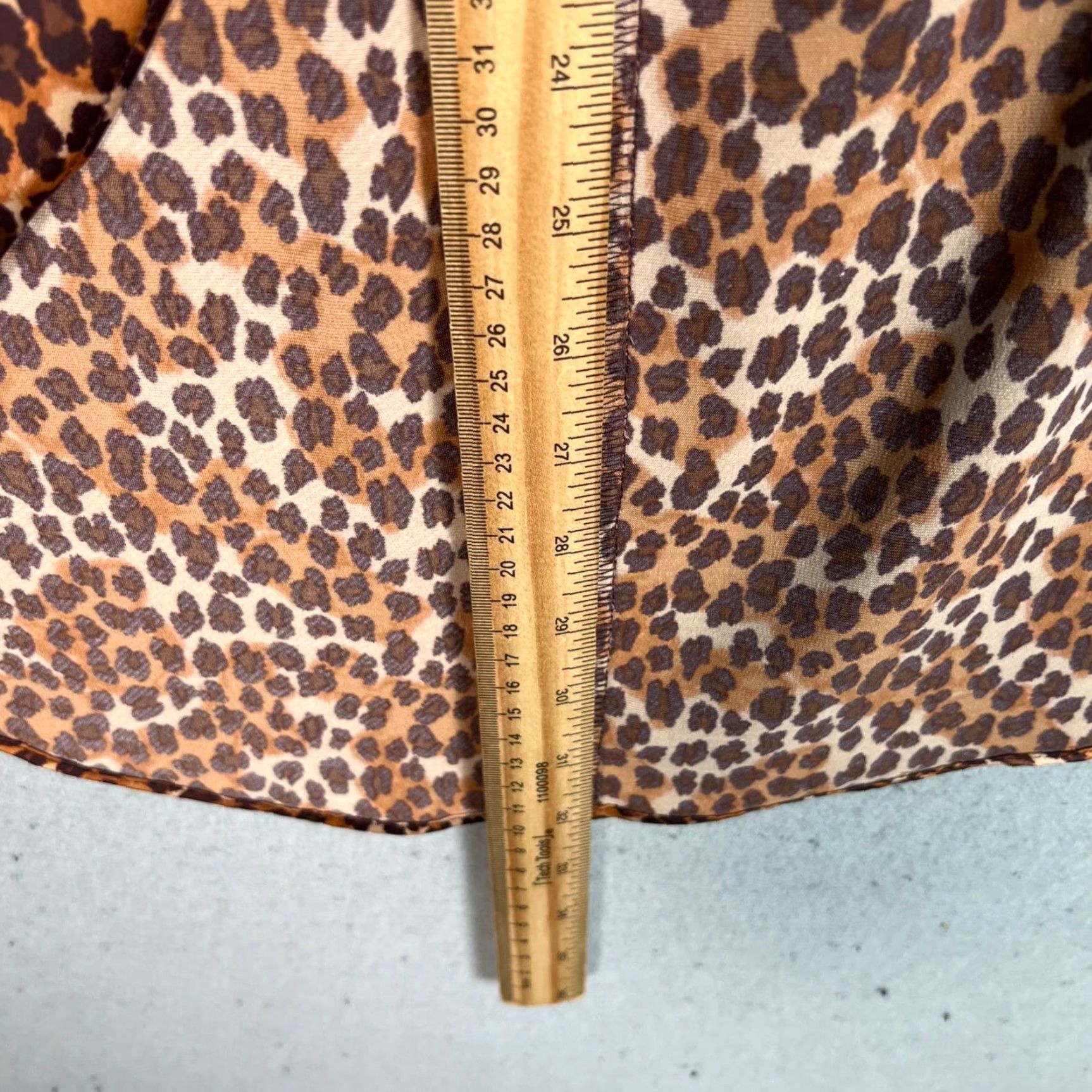 Urban Outfitters VINTAGE Urban Outfitters Leopard Print Midi Skirt XS Adult Womens XS Brown Animal Print Polyester Skirt Leopard MIDI Womens XS Brown Urban Outfitters Size 26" / US 2 / IT 38 - 6 Thumbnail