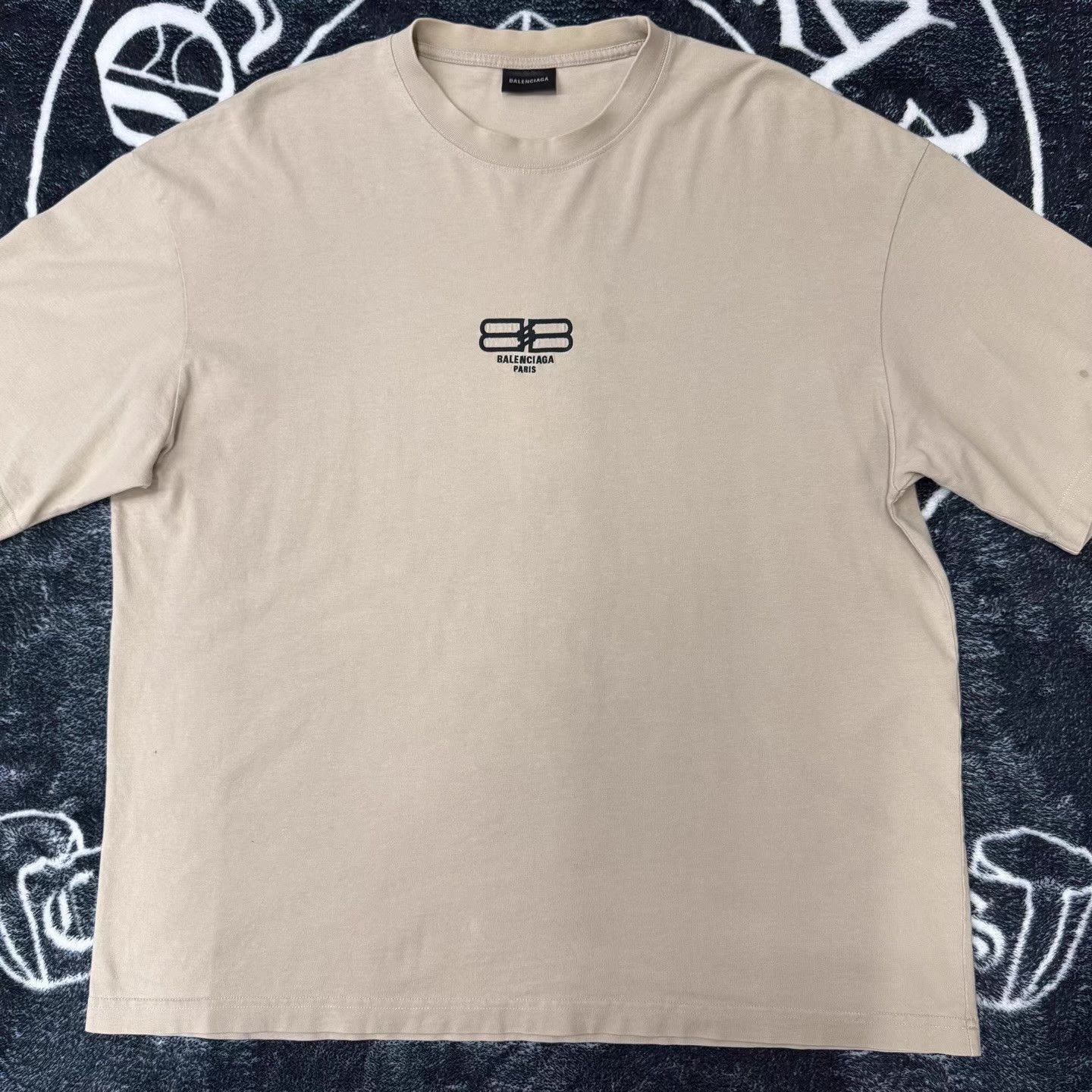 Balenciaga Beige Short Sleeve Graphic Tee Size US XL / EU 56 / 4 - 1 Thumbnail