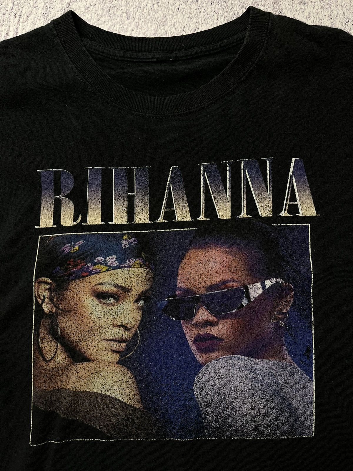 Band Tees Rihanna Vintage big logo Gildan band tee shirt Size US M / EU 48-50 / 2 - 7 Thumbnail