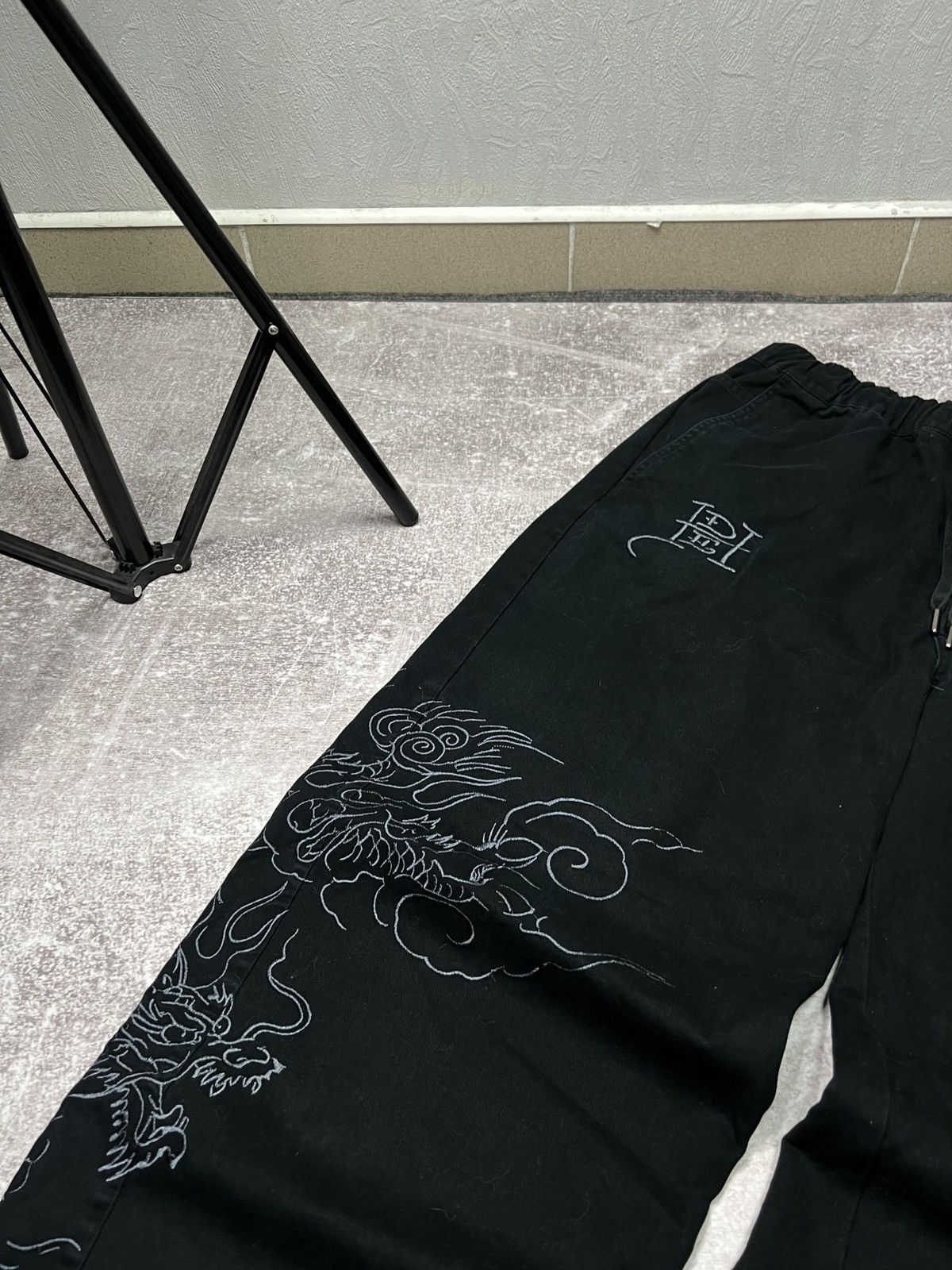 Ed Hardy Ed Hardy x Urban Outfitters Dragon Print Carpenter Pants Size US 34 / EU 50 - 5 Thumbnail