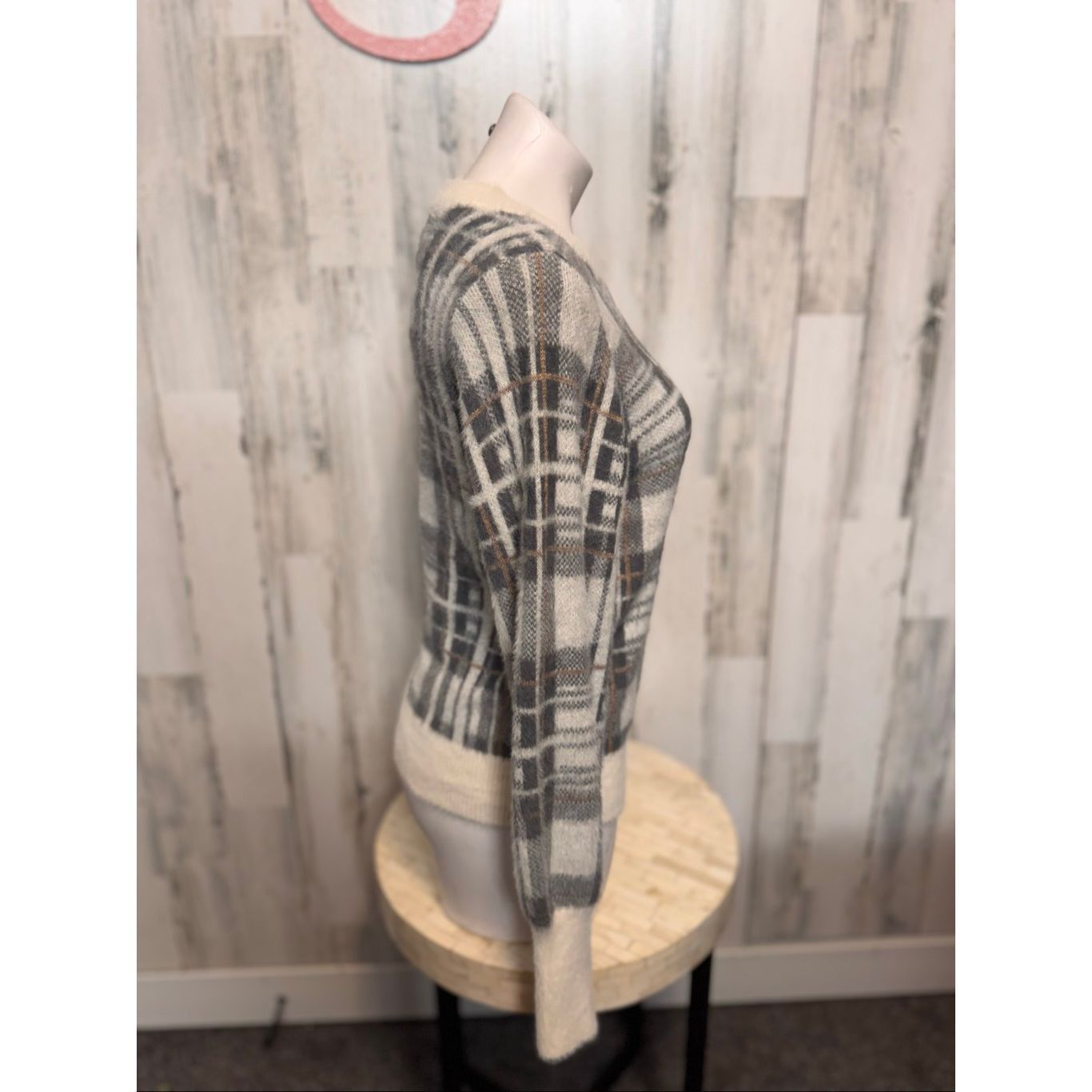 Other Evereve Plaid Fuzzy Knit Sweater XS Gray Cream Soft Warm Cozy Size XS / US 0-2 / IT 36-38 - 5 Thumbnail