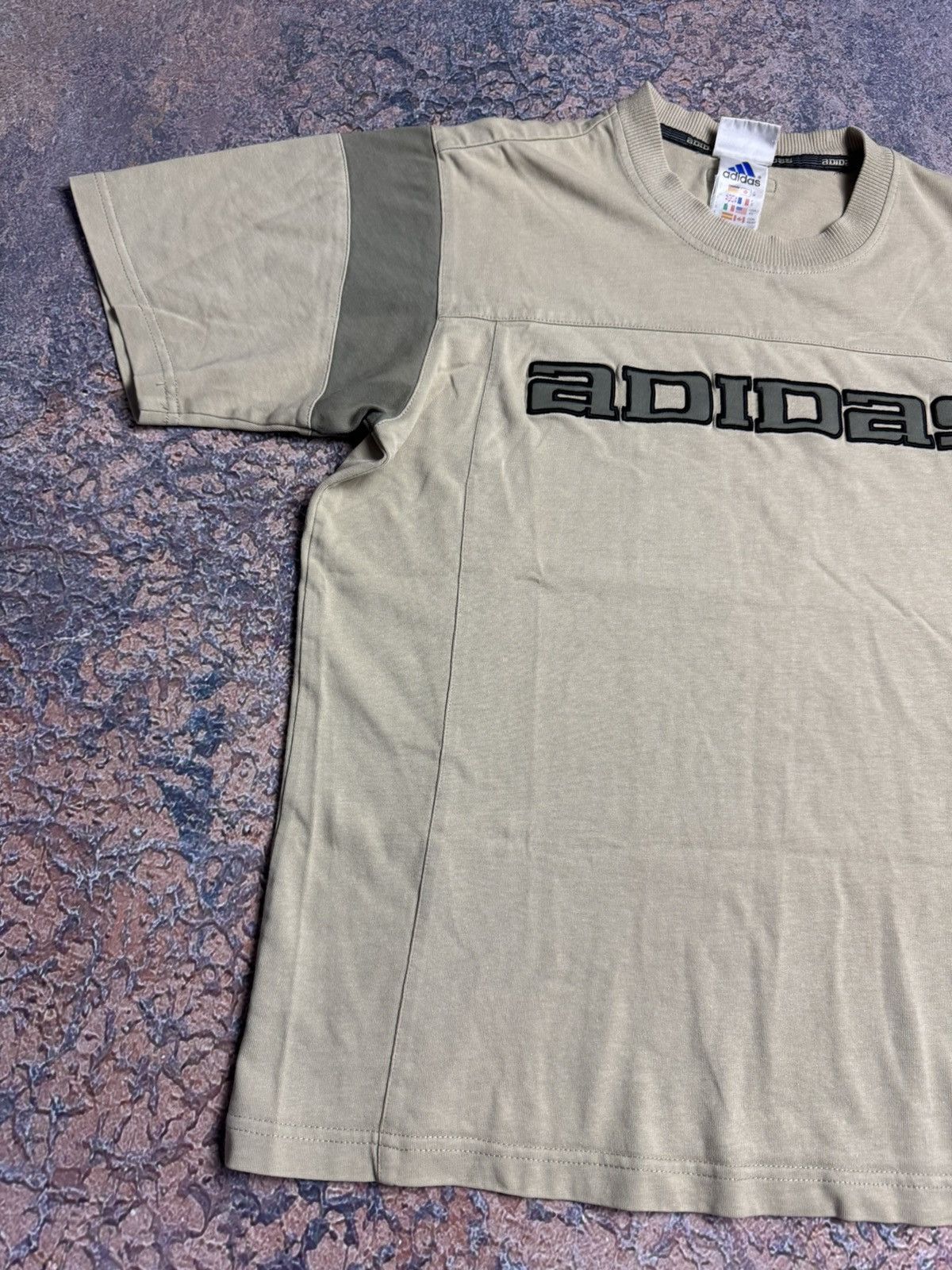 Adidas Adidas big logo vintage t-shirt size s y2k Size US S / EU 44-46 / 1 - 2 Thumbnail