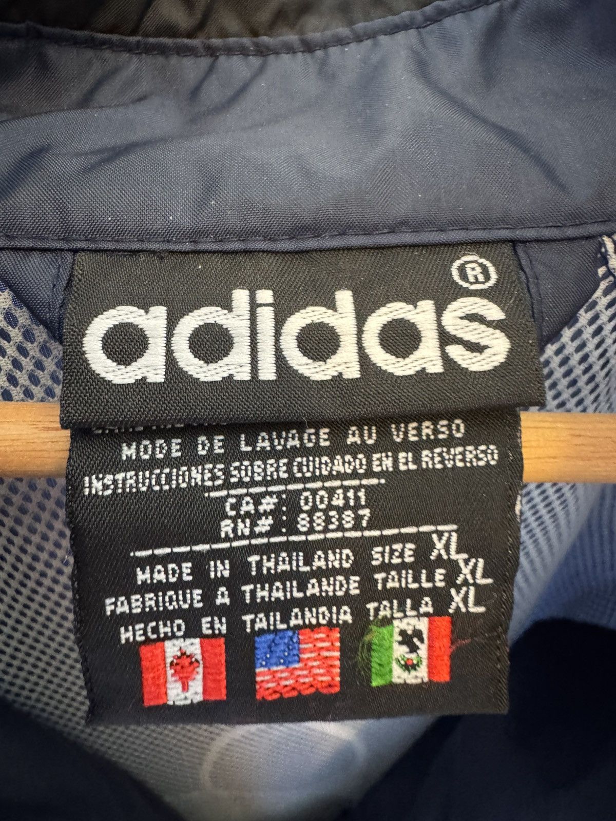 Adidas Vintage Adidas Windbreaker size XL Size US XL / EU 56 / 4 - 4 Thumbnail