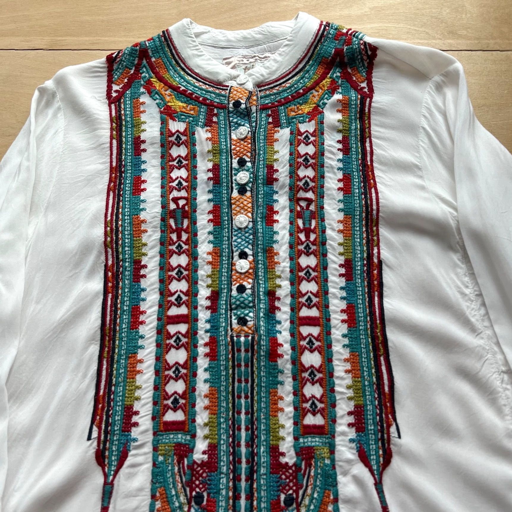 Johnny Was Johnny Was Astry Blouse Women's XS White Rayon Embroidered Boho Art Couture Hippie Floral Classic Fit Blouse Size XS / US 0-2 / IT 36-38 - 3 Thumbnail