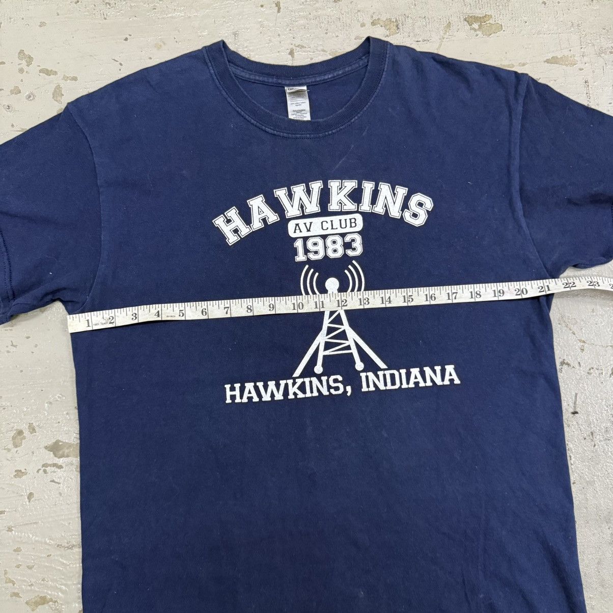 Vintage Vintage Stranger Things Hawkins AV Club Tee Size US L / EU 52-54 / 3 - 3 Thumbnail