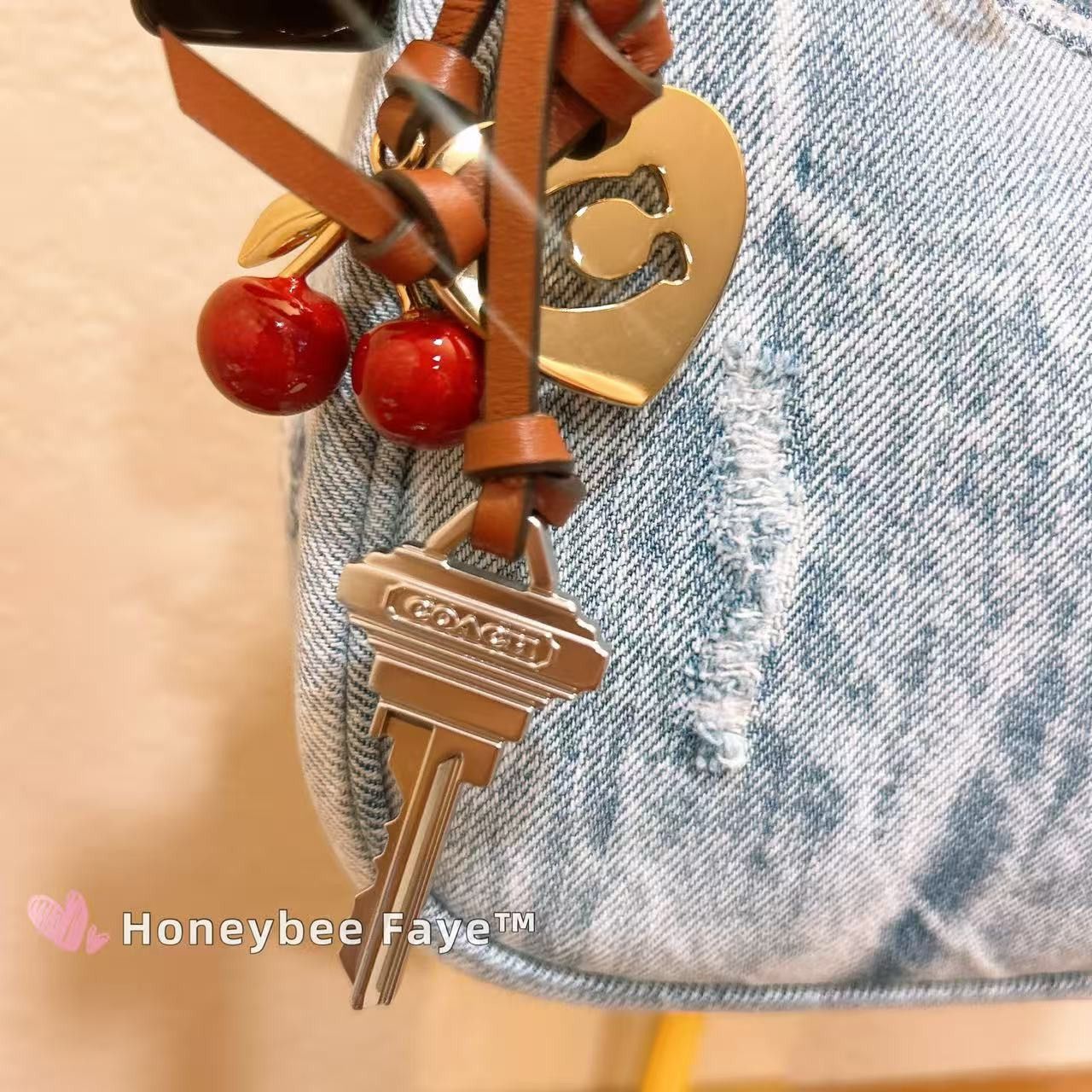 Coach Teri Shoulder Bag In Loved Denim With Charms CDY76 Size ONE SIZE - 5 Thumbnail
