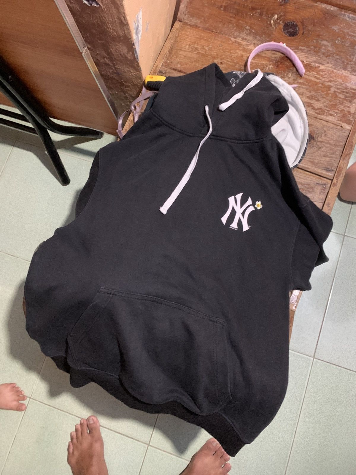 New Era New Era NY Yankees Floral Embroidered Hoodie Size US XL / EU 56 / 4 - 3 Thumbnail
