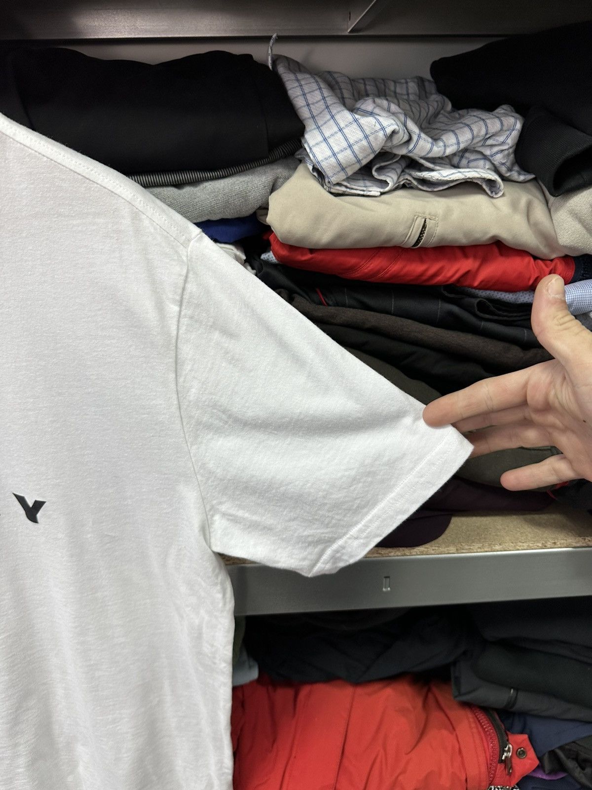Oakley Vintage Oakley T-Shirt Big Logo Outdoor Japanese White Tee Size US L / EU 52-54 / 3 - 8 Thumbnail
