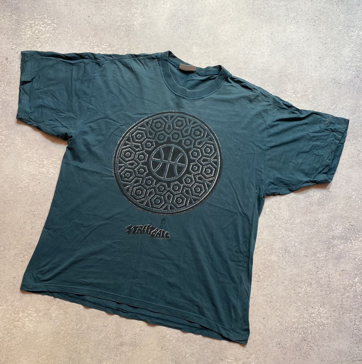 Adidas Vintage Adidas Streetball 90s Graphic Tee Rare Basketball Size US L / EU 52-54 / 3 - 2 Thumbnail