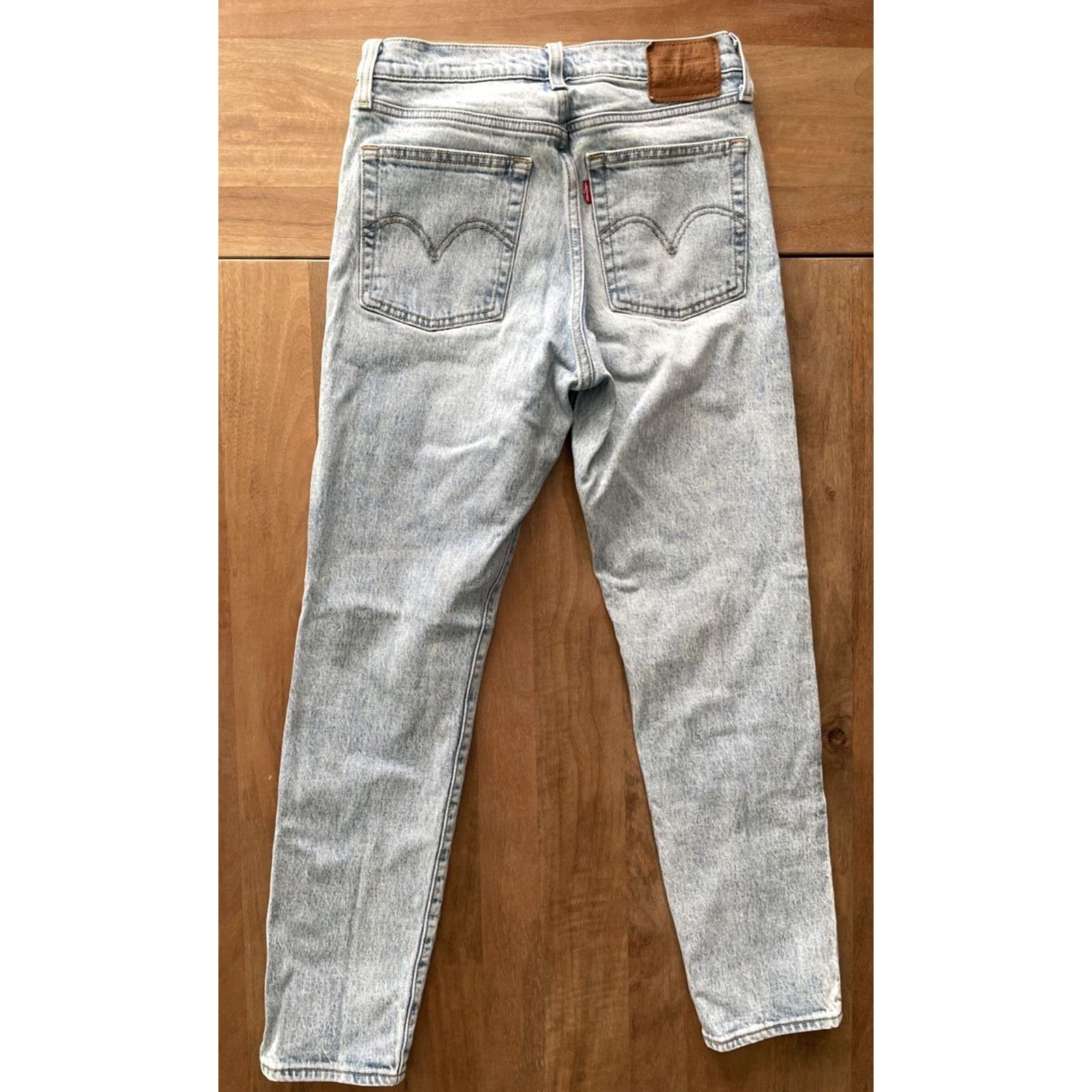 Levi's Levi's Wedgie Fit Jeans Womens 26x27 Button Fly Light Blue Denim 90s Mom Style"} Size 26" / US 2 / IT 38 - 2 Thumbnail