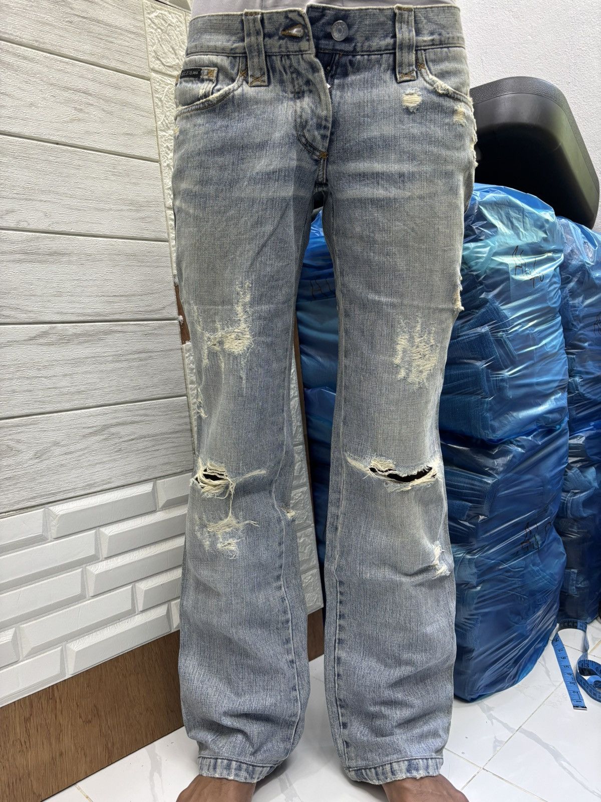 Dolce & Gabbana DOLCE & GABBANA MADE IN ITALY VINTAGE DISTRESSED DENIM PANTS Size 30" / US 8 / IT 44 - 14 Thumbnail