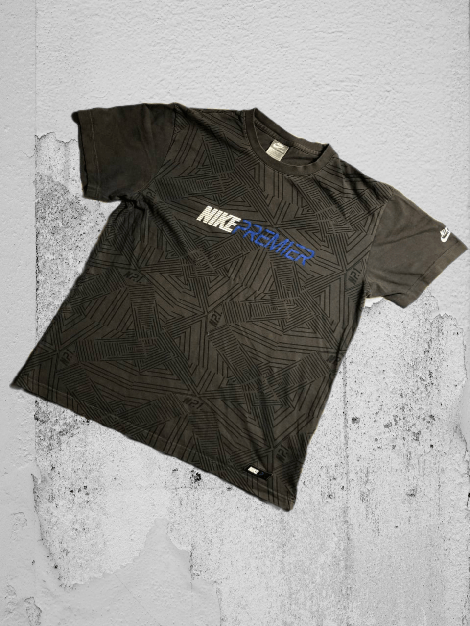 Nike × Vintage 90s Nike Central Swoosh Vintage Y2K Oversized Retro T-Shirt Size US L / EU 52-54 / 3 - 1 Thumbnail