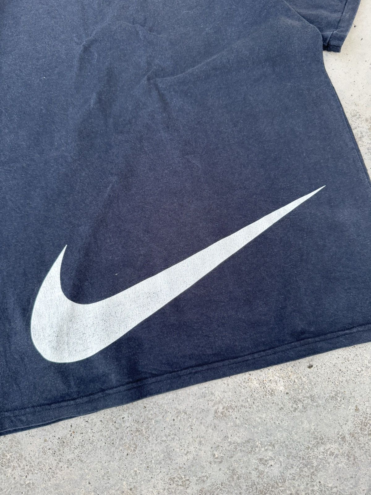 Nike Vintage Nike Center Big Swoosh Sunfaded Tshirt Size US M / EU 48-50 / 2 - 2 Thumbnail