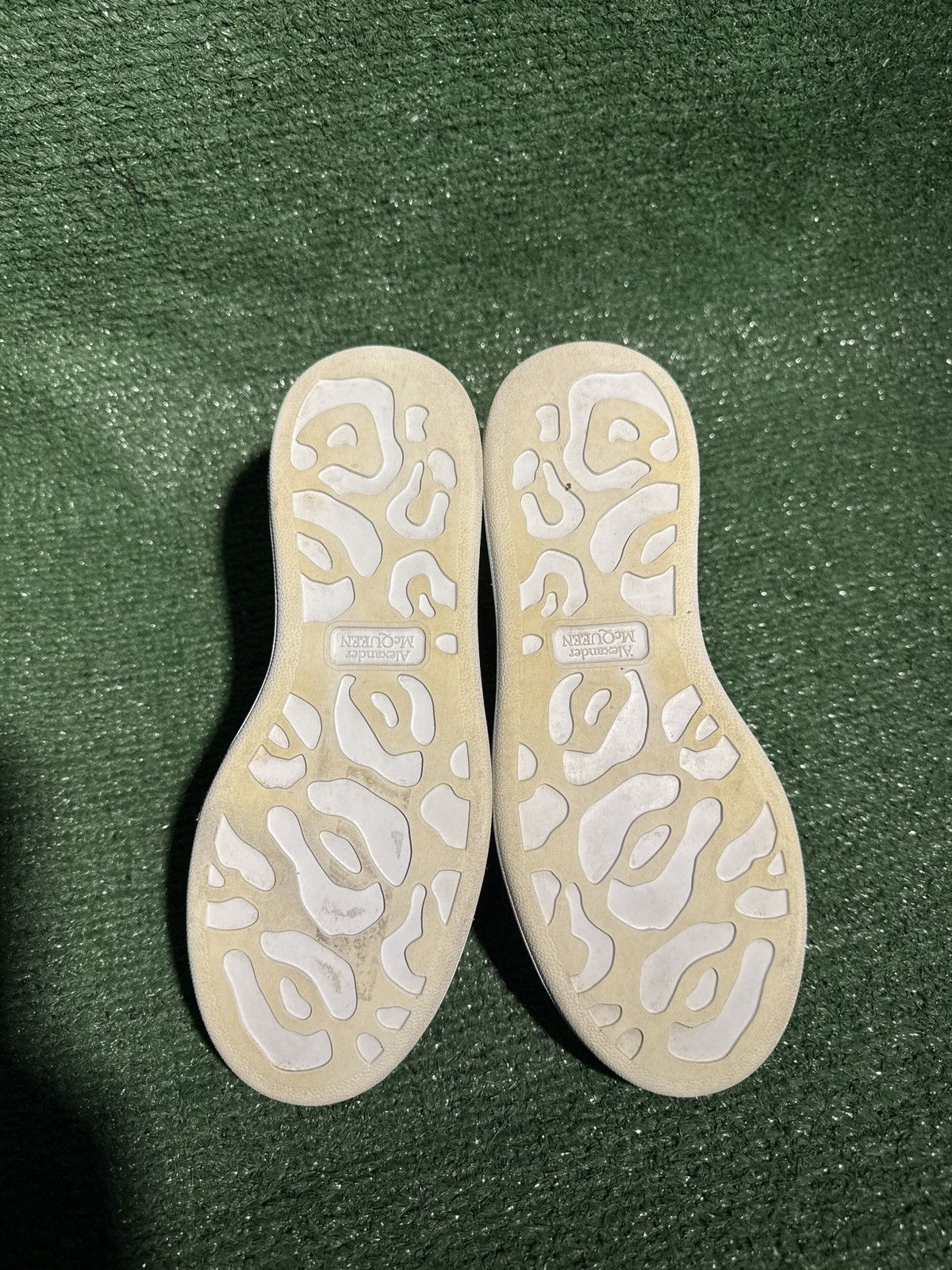 Alexander McQueen Alexander McQueen Sneaker White Iridescent size 36.5 Size US 6.5 / IT 36.5 - 6 Thumbnail