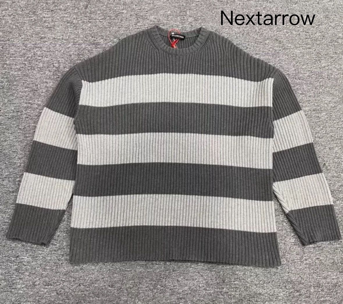 Balenciaga Balenciaga back lock logo gray white striped sweater Size US S / EU 44-46 / 1 - 2 Thumbnail
