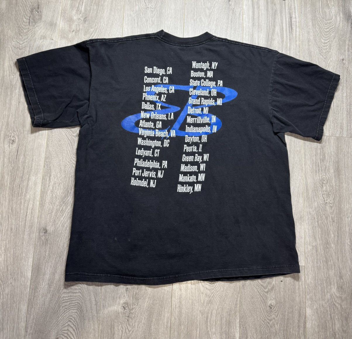 Band Tees × Vintage Vintage 1998 The Moody Blues Music Tour Rock Band Tee Size US XXL / EU 58 / 5 - 2 Thumbnail