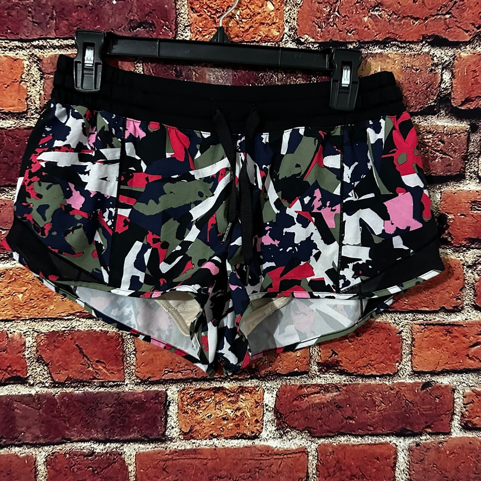 Lululemon lululemon shorts size 8 Size 30" / US 8 / IT 44 - 2 Thumbnail