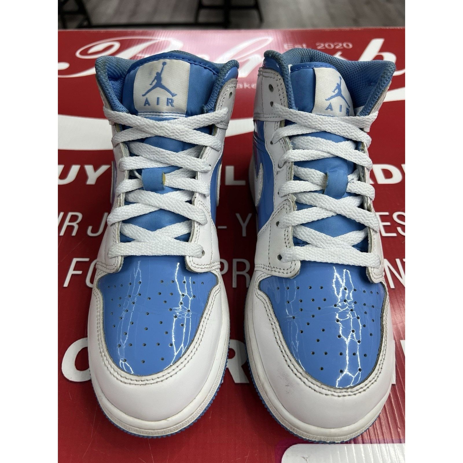 Jordan Brand Air Jordan 1 Mid Legend Blue (GS) Size 6.5Y (FZ3933-114) Size US 6.5 / EU 39-40 - 4 Thumbnail