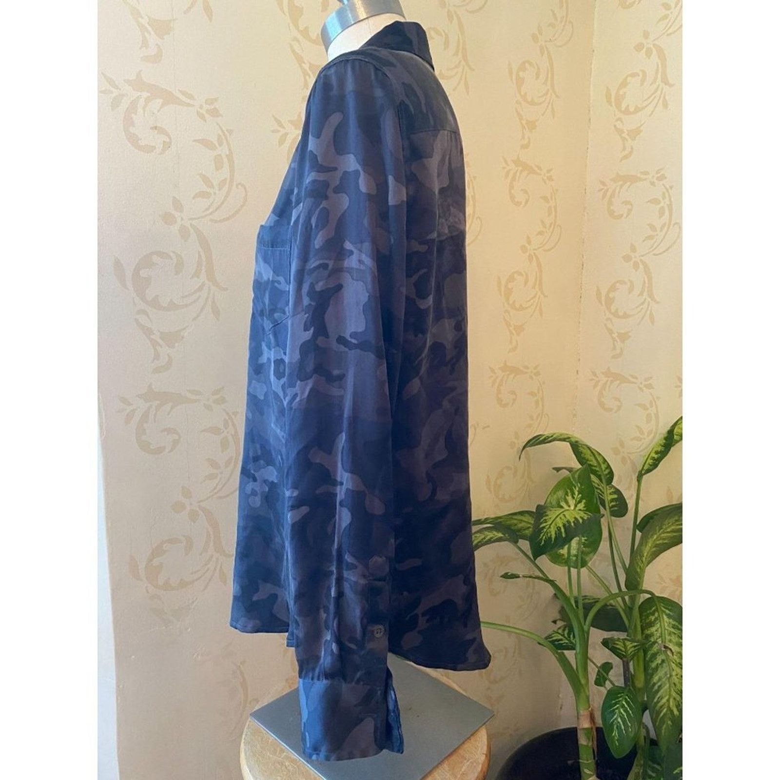 Equipment Equipment 100% Silk Green Camo Ladies Medium Size M / US 6-8 / IT 42-44 - 4 Thumbnail