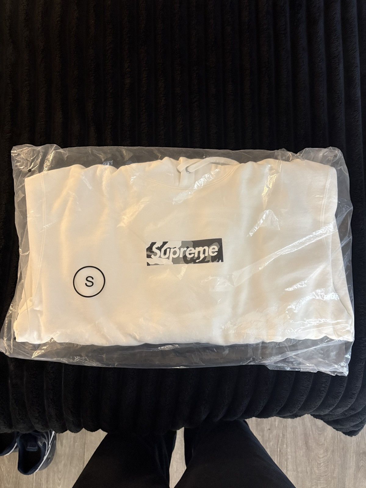 Other Supreme miami box logo hoodie sz small NEW SS25 Size US S / EU 44-46 / 1 - 1 Thumbnail