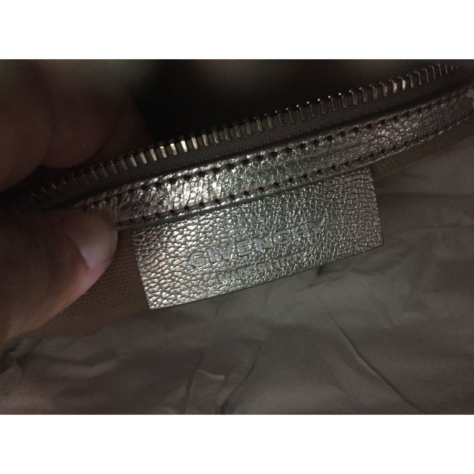 Givenchy o1loc1c0824 Size: OS / Shoulder Bag in Silver Size ONE SIZE - 4 Thumbnail