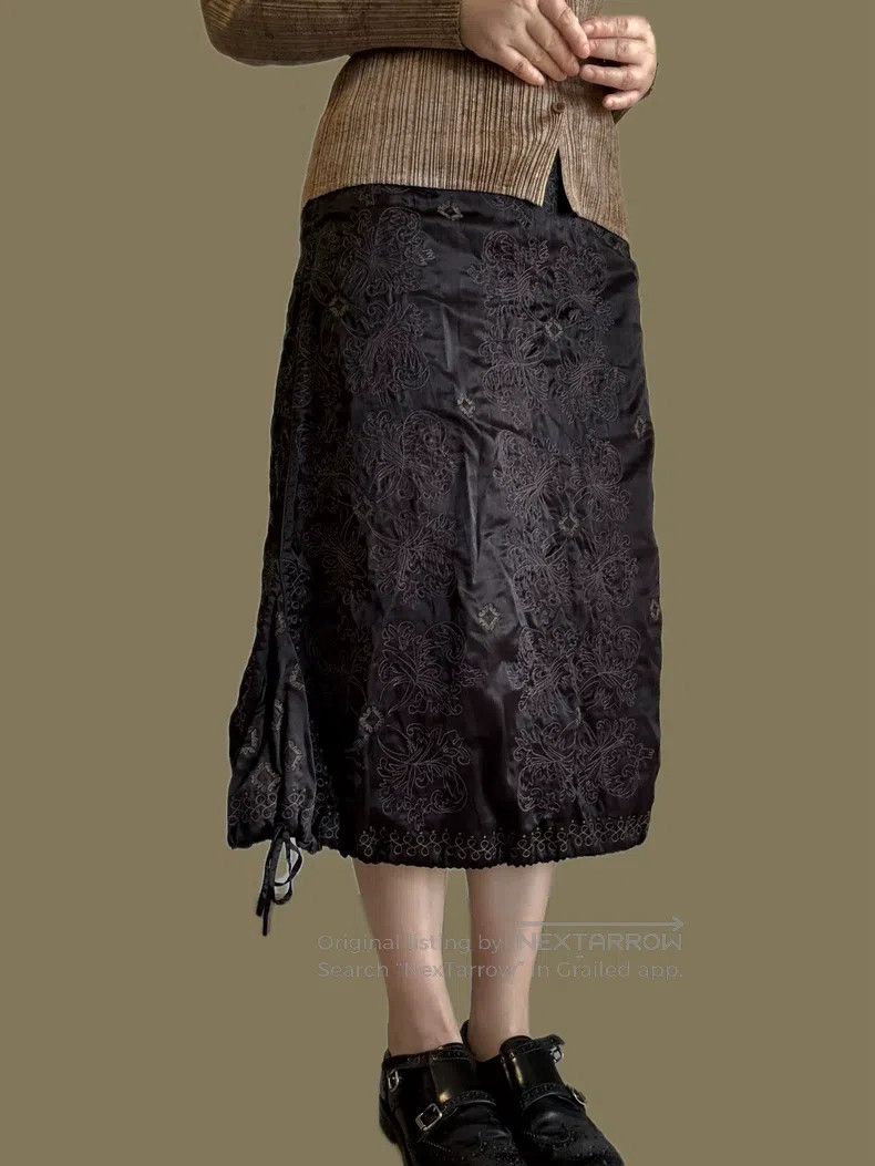 Issey Miyake Issey Miyake Embroidered Midi Skirt Size 25" / US 0 / IT 36 - 1 Thumbnail