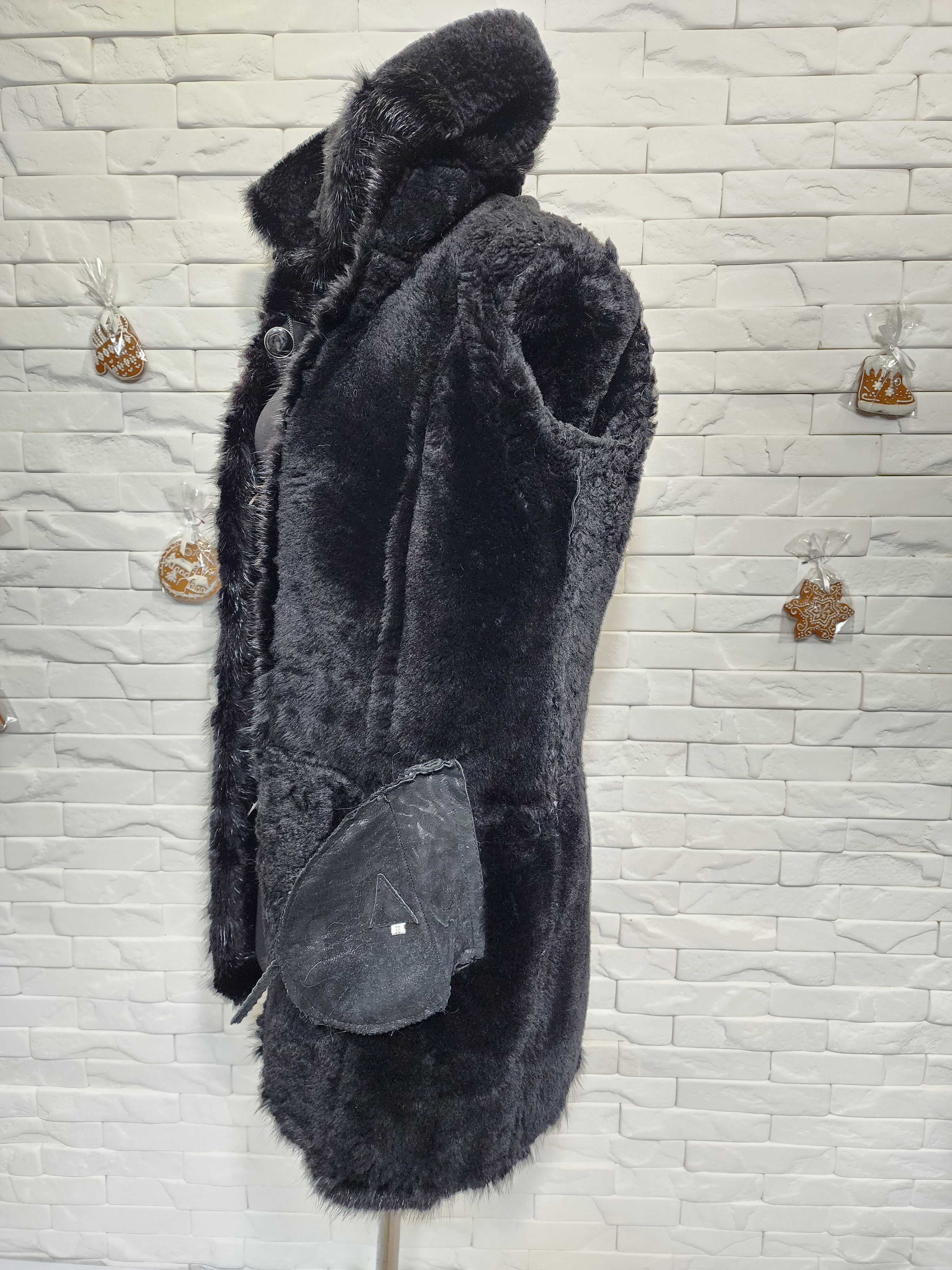 Uniqlo Black Sheepskin Coat: Women's Hooded Fur Coat , Button Front Size M / US 6-8 / IT 42-44 - 10 Thumbnail