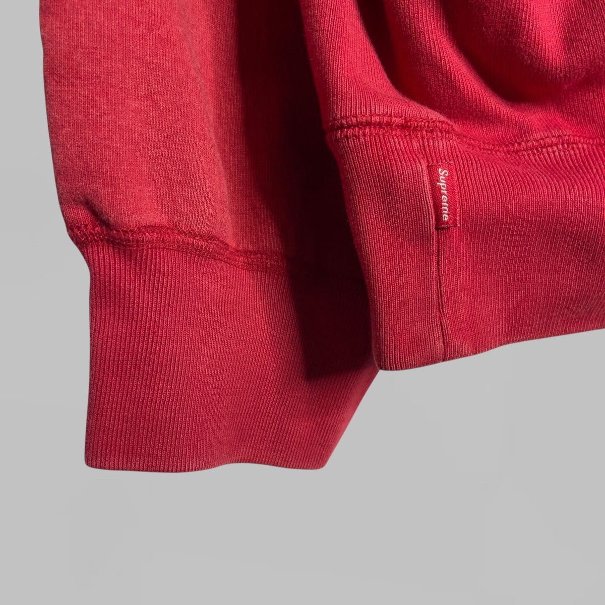 Supreme SUPREME ICONIC RED CRACKED LOGO CREWNECK SIZE XL Size US XL / EU 56 / 4 - 4 Thumbnail