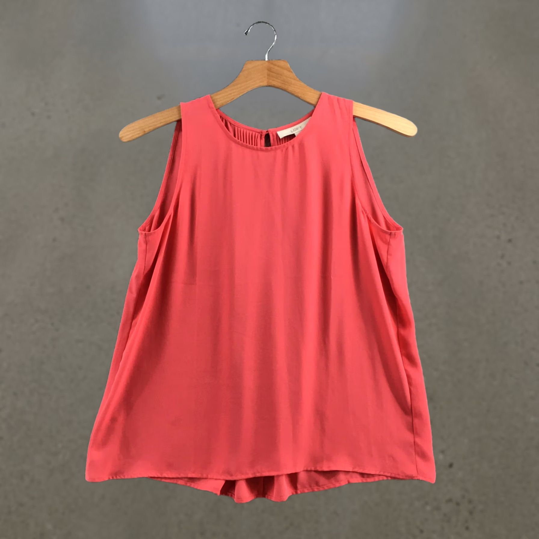 Loft LOFT Blouse Pink Sleeveless Pleated Keyhole Back Coral Hi-Low L Womens Blouse Casual Solid Pattern Regular Size L Size L / US 10 / IT 46 - 1 Thumbnail