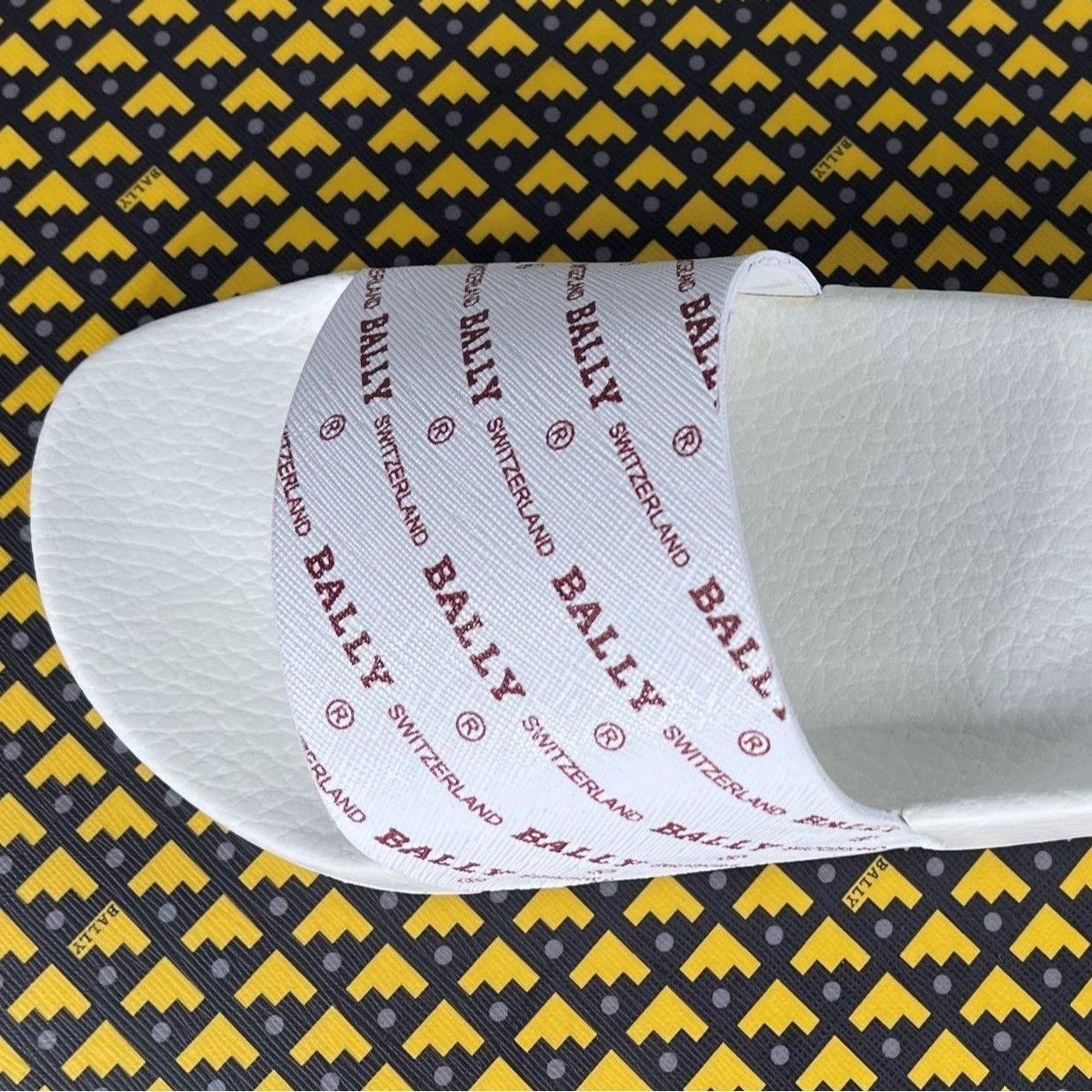 Bally Bally Slanter White/Red Rubber Slides US 7 Size US 7 / EU 40 - 5 Thumbnail