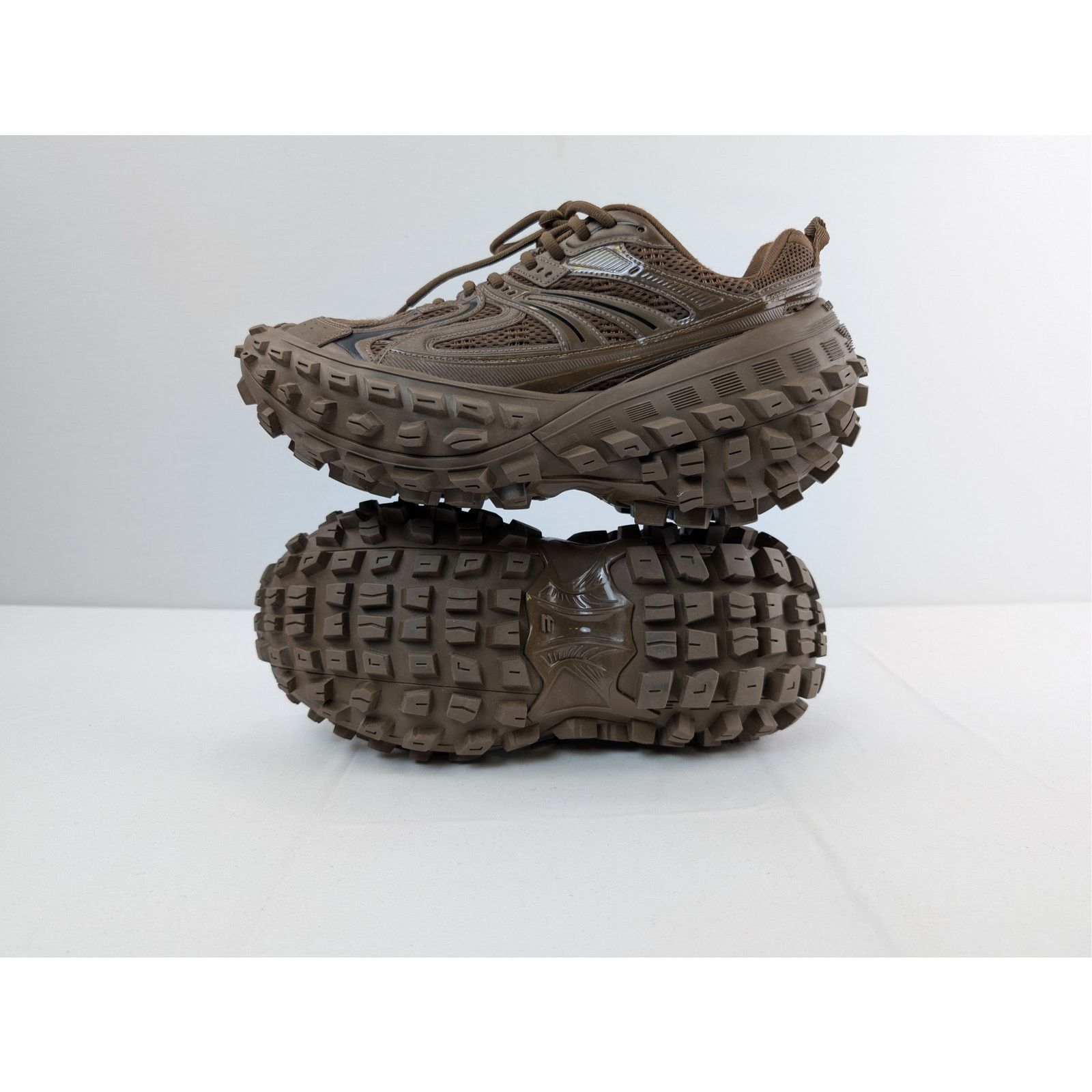 Balenciaga o1rshd1 Monocolor Bouncer Light Worn Out Sneakers in Brown Size US 9 / EU 42 - 1 Thumbnail