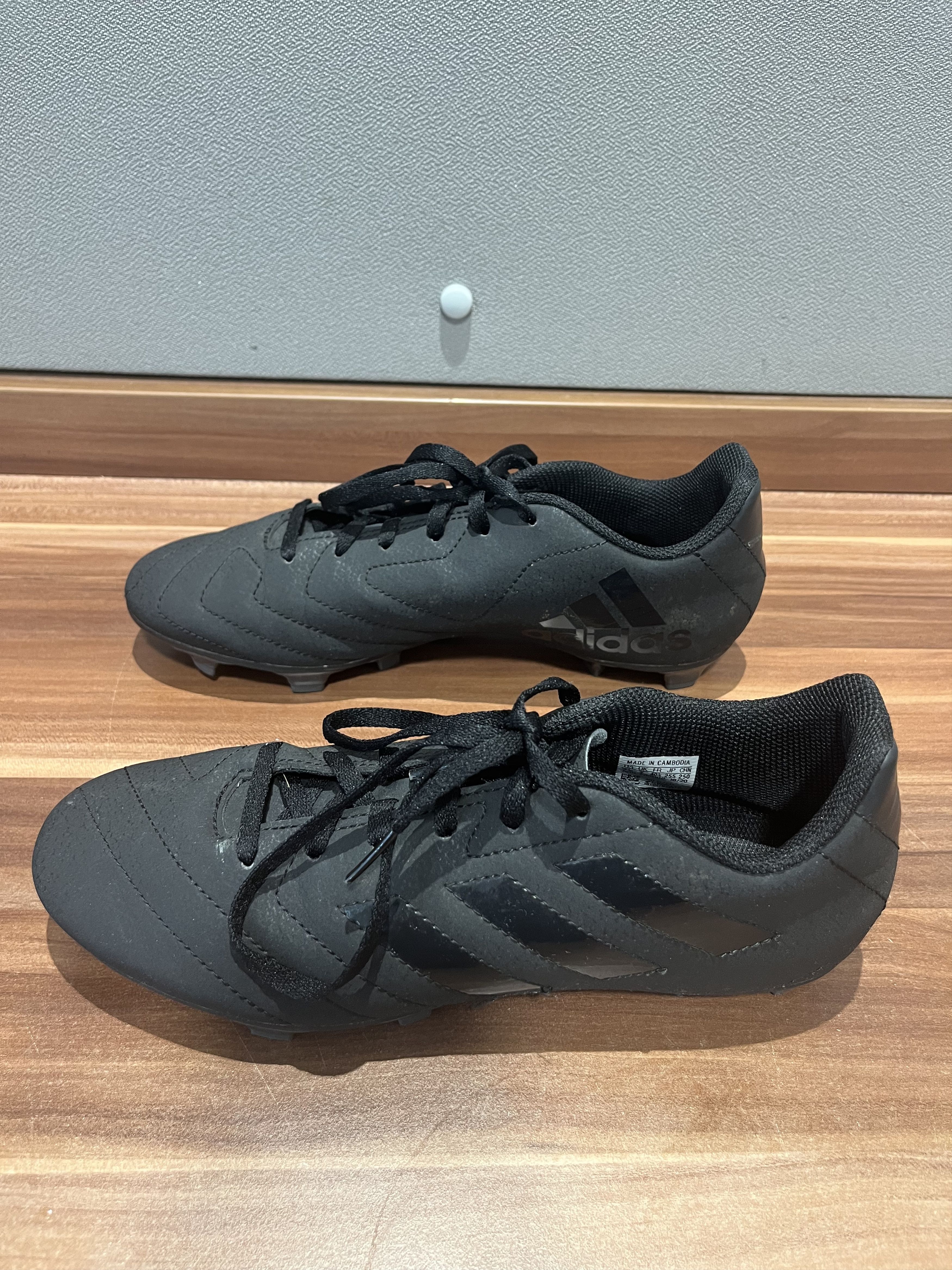 Adidas Football Boots Size US 7.5 / EU 40-41 - 3 Thumbnail