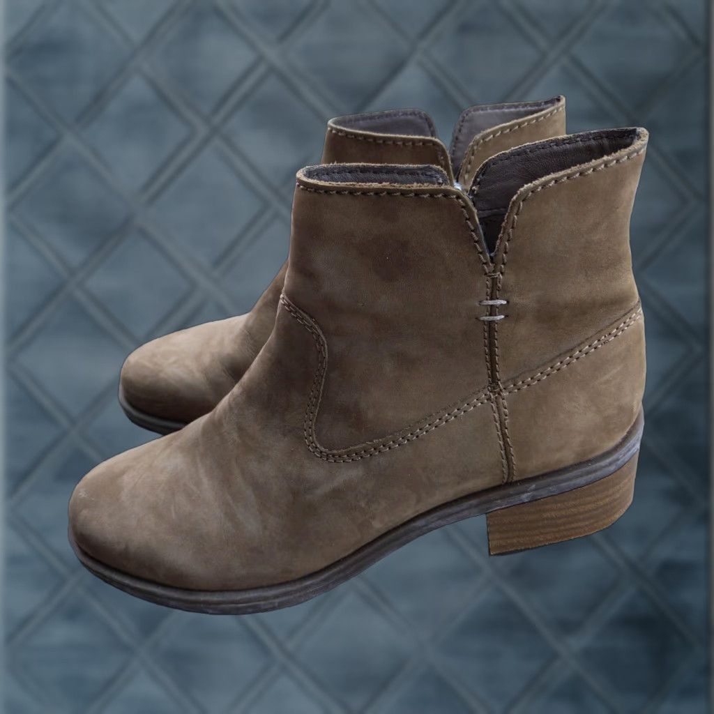 Vintage Earth Womens Bootie Size 8.5 M Brown Nubuck Ankle Zip Block Heel Comfort Booties Size US 9 / IT 39 - 1 Thumbnail