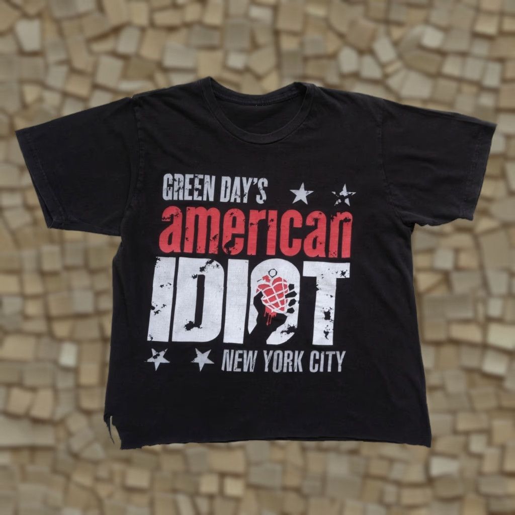 Etro VINTAGE GREEN DAY T-Shirt Men L Black Cotton Crew Neck Short Sleeve Rock Punk 2010-2019 Ladies 19" Pit to Pit 22" Length Size US L / EU 52-54 / 3 - 1 Thumbnail