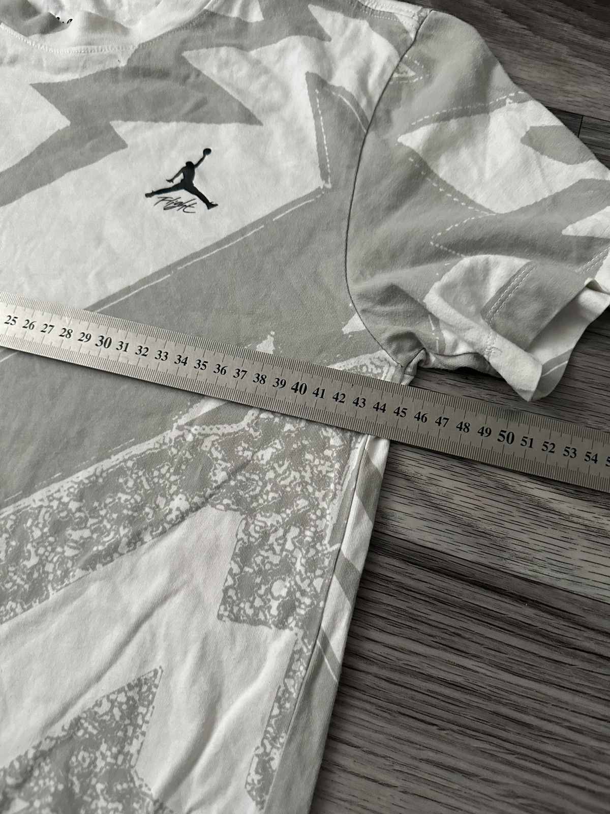 Jordan Brand Nike Jordan Essential Grey t shirt size S hype streetwear Size US S / EU 44-46 / 1 - 7 Thumbnail