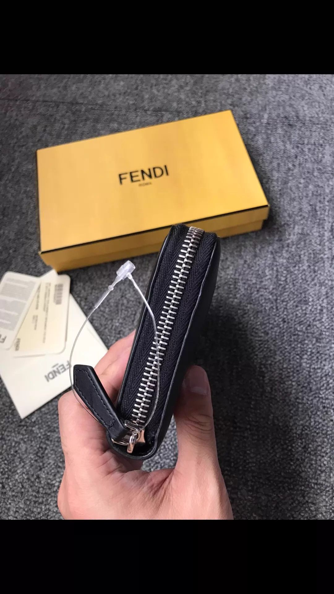 Fendi Fendi Long Zipper Wallet All-Leather Embossed Logo Size ONE SIZE - 4 Thumbnail