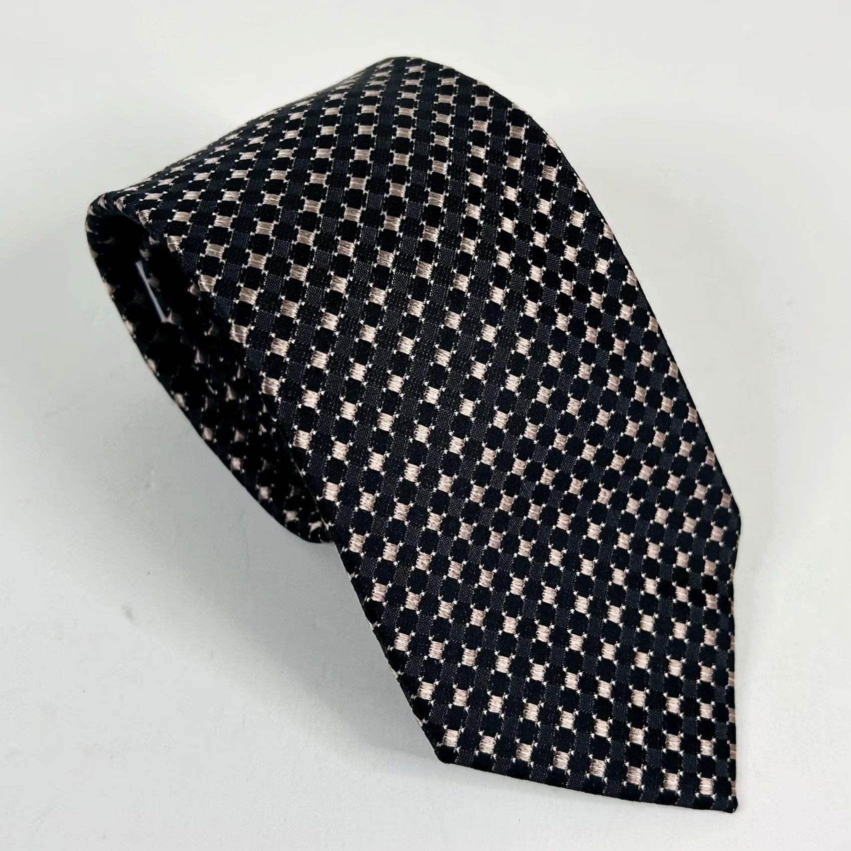 Michael Kors Michael Kors Tie Men 100% Silk Geometric Black Silver 3 1/4 x 57 3/4 Size ONE SIZE - 2 Thumbnail