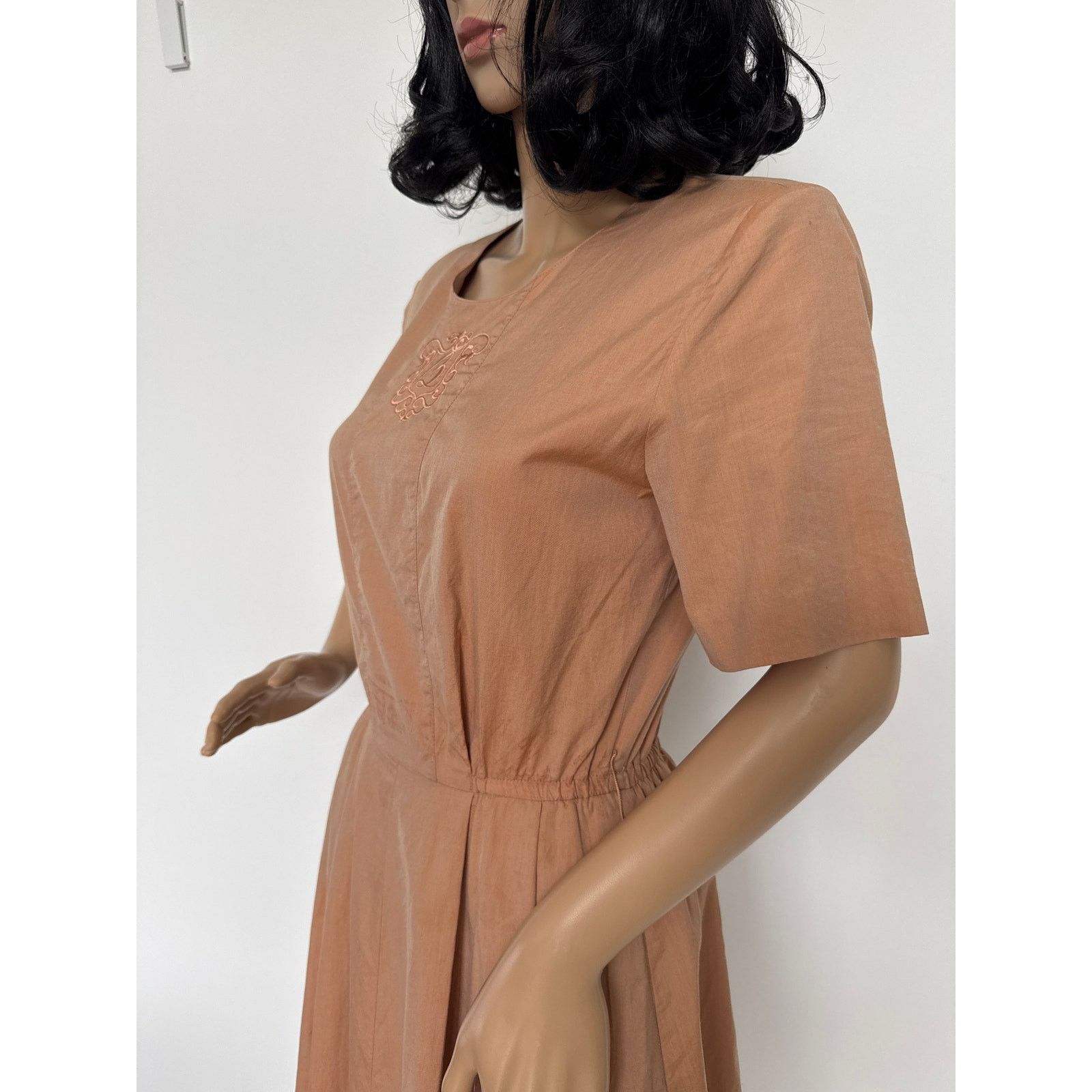 Burberry 70's Burberrys Tan day dress Embroidered Crest, size tab S Size S / US 4 / IT 40 - 4 Thumbnail