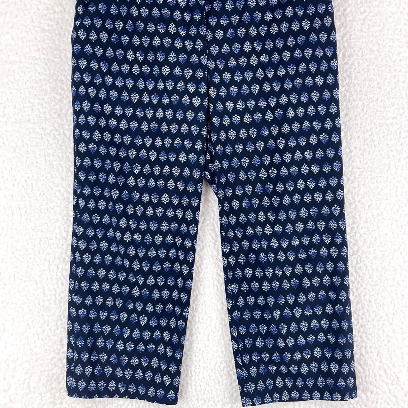 Vintage Chico's Zynergy Blue Leaf Print Cropped Pants Womens Medium Straight Leg Inseam 21.5in Front Flat Front Casual N/A Size 32" / US 10 / IT 46 - 3 Thumbnail
