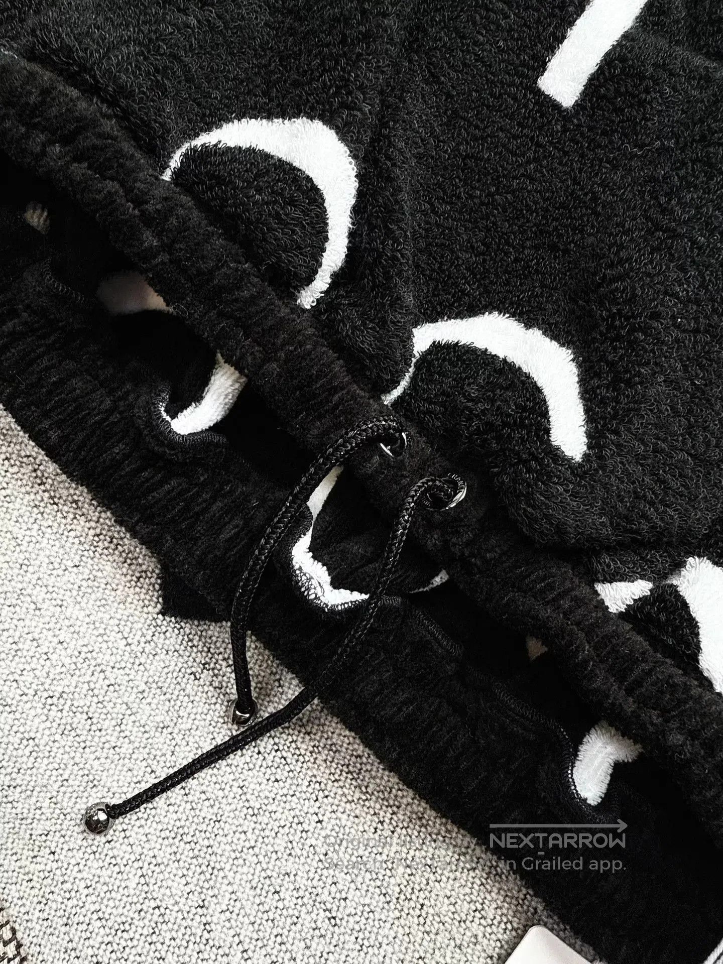 Chanel black and white logo cropped sweatshirt. Size US M / EU 48-50 / 2 - 4 Thumbnail